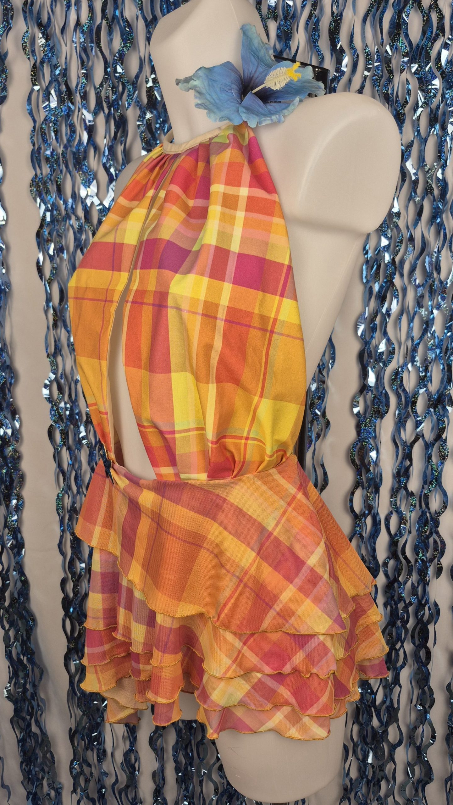 Mini robe madras a volants – Image 2